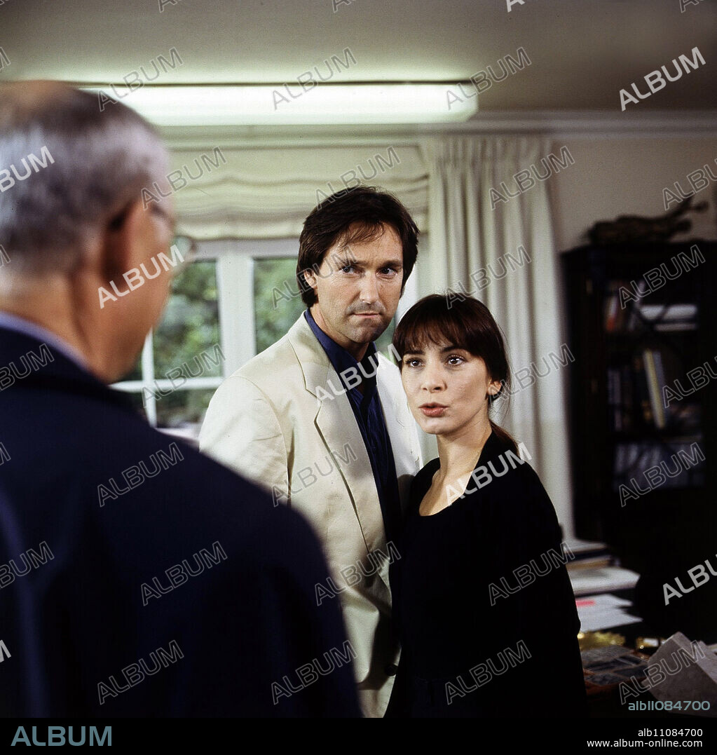 THE OLD MAN - Stan Schaffner (HELMUT ZIERL) and Jutta Röhm (UTE WILLING) react extremely unwillingly to Leo Kress' (ROLF SCHIMPF, l.) questions. aka. A bad end / Le temoin / Headline: THE OLD MAN.