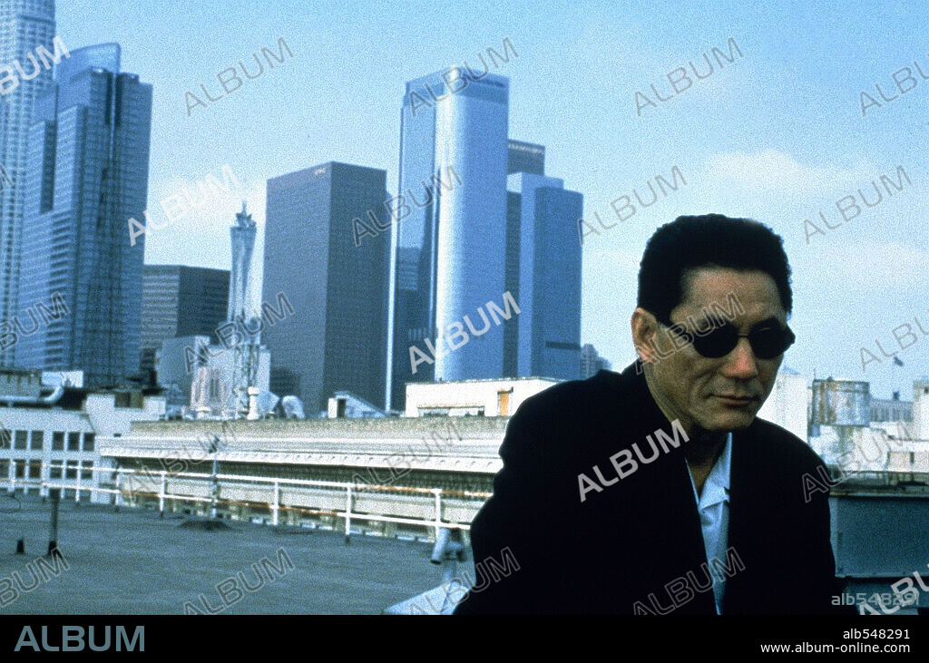 TAKESHI KITANO en BROTHER, 2000, dirigida por TAKESHI KITANO. Copyright NEW WORLD INTERNATIONAL.