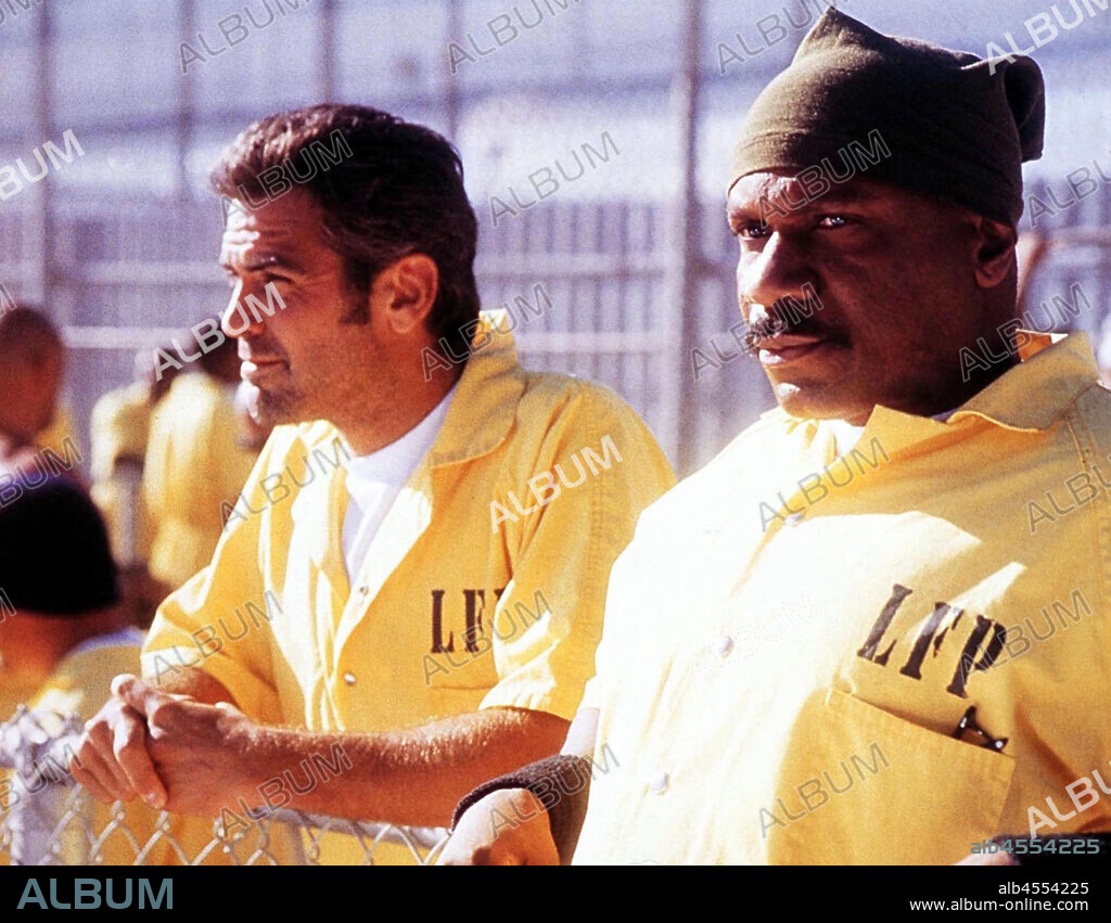 GEORGE CLOONEY y VING RHAMES en UN ROMANCE MUY PELIGROSO, 1998 (OUT OF SIGHT), dirigida por STEVEN SODERBERGH. Copyright UNIVERSAL PICTURES.