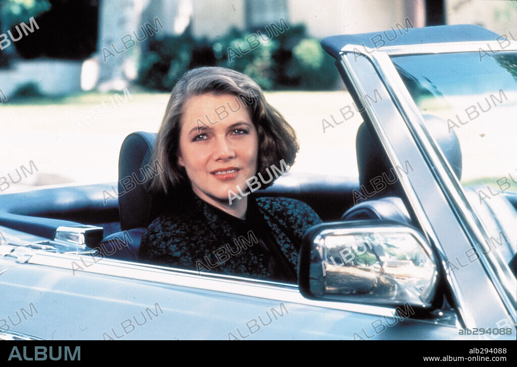 KATHLEEN TURNER en LA PASIÓN DE CHINA BLUE, 1984 (CRIMES OF PASSION), dirigida por KEN RUSSELL. Copyright NEW WORLD INTERNATIONAL.