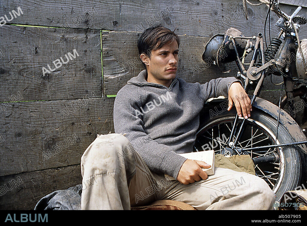 GAEL GARCIA BERNAL in THE MOTORCYCLE DIARIES, 2004 (DIARIOS DE MOTOCICLETA), directed by WALTER SALLES. Copyright FOCUS FEATURES.
