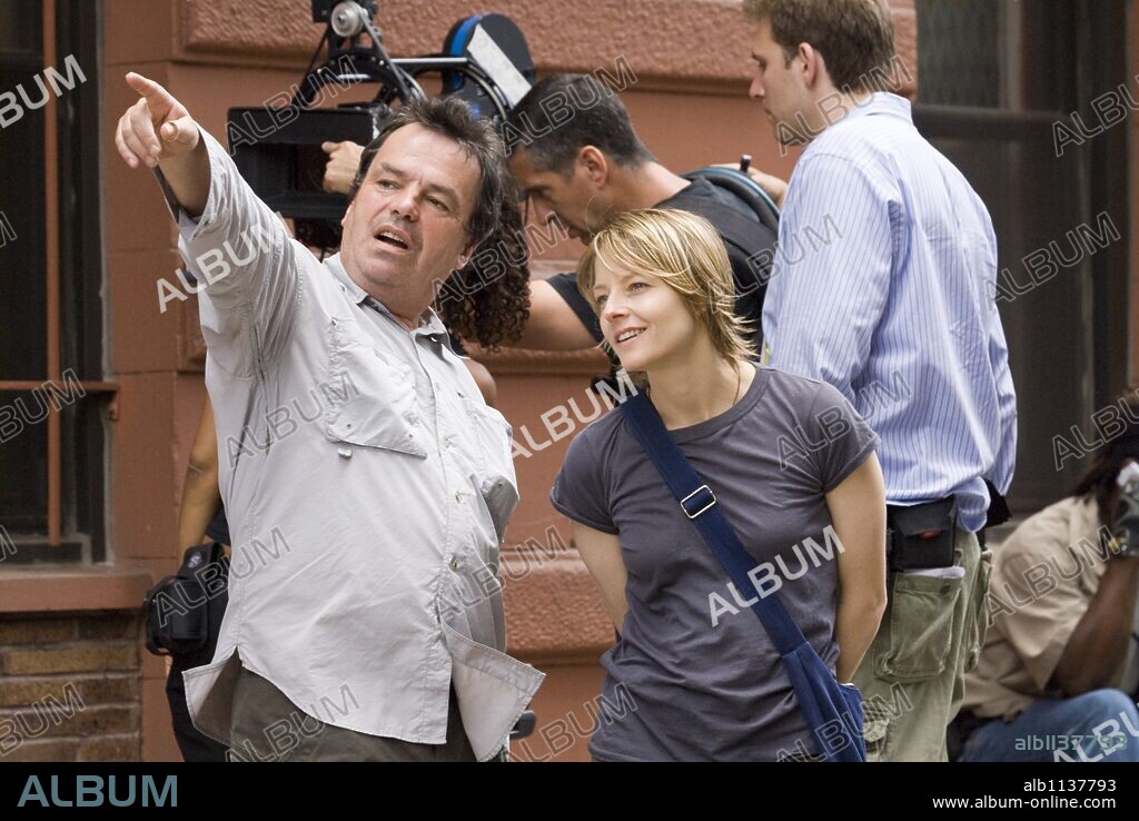 JODIE FOSTER y NEIL JORDAN en LA EXTRAÑA QUE HAY EN TI, 2007 (THE BRAVE ONE), dirigida por NEIL JORDAN. Copyright REDEMPTION PICTURES/SILVER PICTURES/VILLAGE ROADSHOW PICTURE / GENSER, ABBOT.