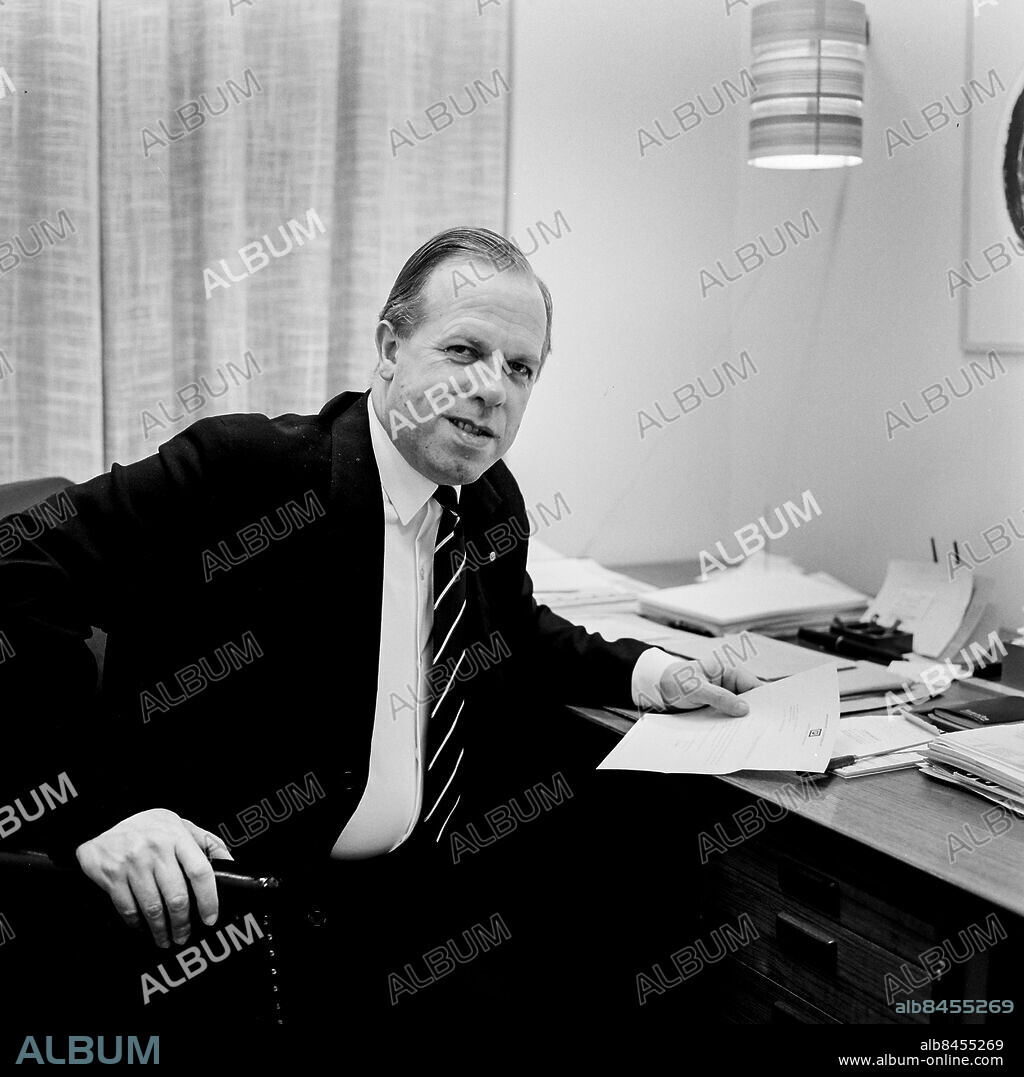 STOCKHOLM 1968-12-17.. Ludvig Jönsson, präst och själasörjare. Han ansvarade 1969-1974 för Sveriges Radios brevlåda i samlevnadsfrågor.. Foto: Bertil S-son Åberg / RiR / SVT / Kod: 5600. Reportage publ. i RiR 2/69 sid. 3 inför ett radioprogram.. RiR 19309 sv/v neg.