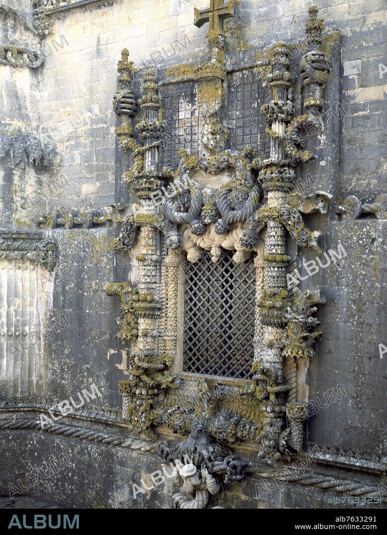 CLAUSTRO DE SANTA BARBARA - VENTANA DE LA SALA CAPITULAR - ESTILO MANUELINO - S XVI.