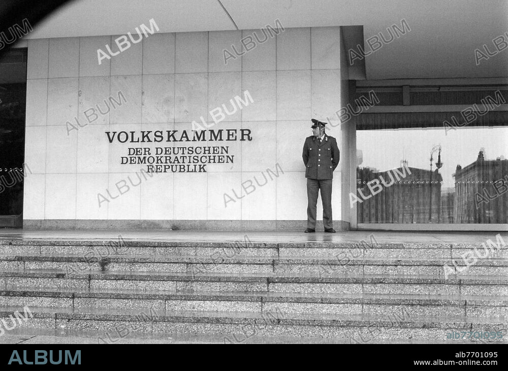 Ost-Berlin, 21.08.1990, Volkskammer der Deutschen Demokratischen Republik.

Foto.