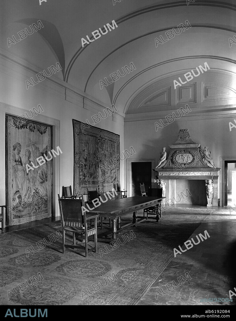 SALA DEL PALACIO DE CARLOS V - SIGLO XVI - FOTOGRAFIA EN BLANCO Y NEGRO - AÑOS 60.