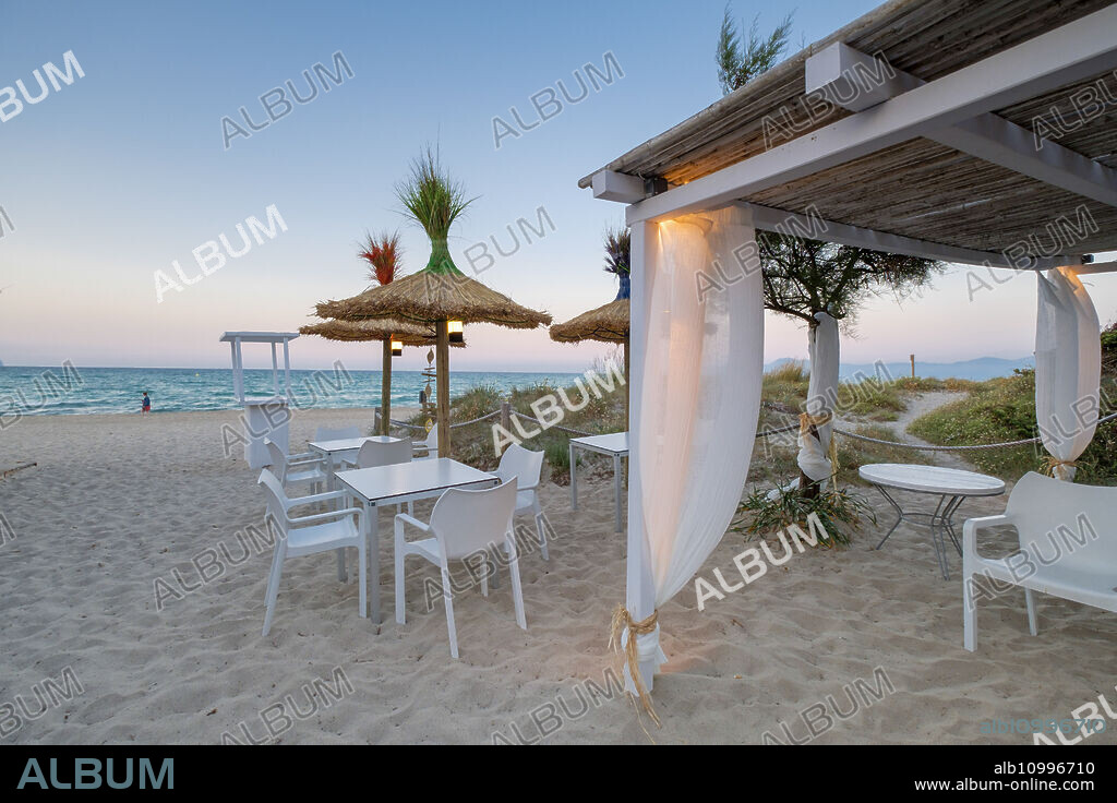 beach bar, La Ponderosa, huts des Capellans, Can Picafort, bay of Alcudia, Mallorca, balearic islands, spain, europe.