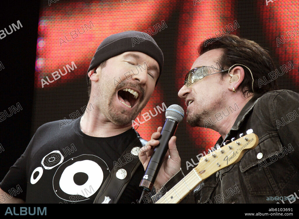 Bono (R) and guitarist The Edge of the rock group U2 perform during the Live 8 Concert in Hyde Park in London, England, 02 July 2005. The concert, held simultaneously in many cities around the world including Paris, Berlin, Philadelphia and Rome, is intended to call attention to world poverty ahead of next week's G8 meeting in Scotland. 02/07/2005
