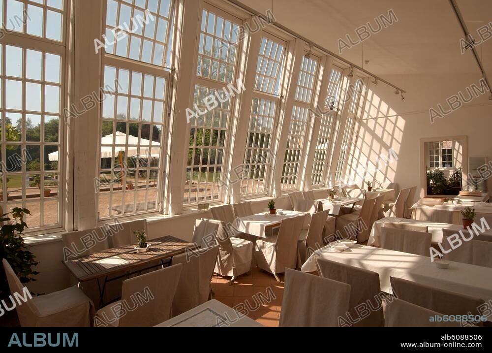 Grevenbroich, Schloss Dyck, Restaurant in der Orangerie.