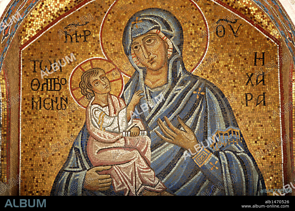 ARTE BIZANTINO. GRECIA. PANAGHIA KAPNIKAREA. Detalle de un MOSAICO de la iglesia ortodoxa de forma cruciforme y abovedada construida en el siglo XI. Está dedicada a la presentación de la Vírgen María. Representación de "LA VIRGEN Y EL NIÑO". ATENAS.