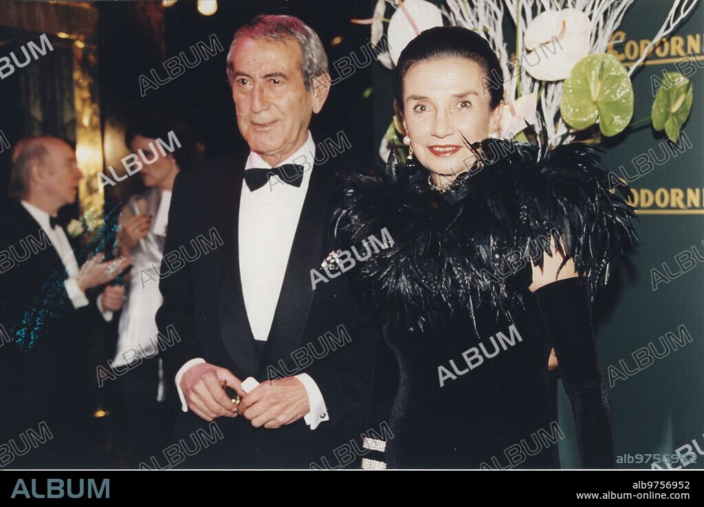 Madrid, 20/12/2000. Elio Berhanyer y Charo Palacios, Condesa de Montarco, en la gran fiesta de Navidad organizada por Codorníu en la sala Joy Eslava.