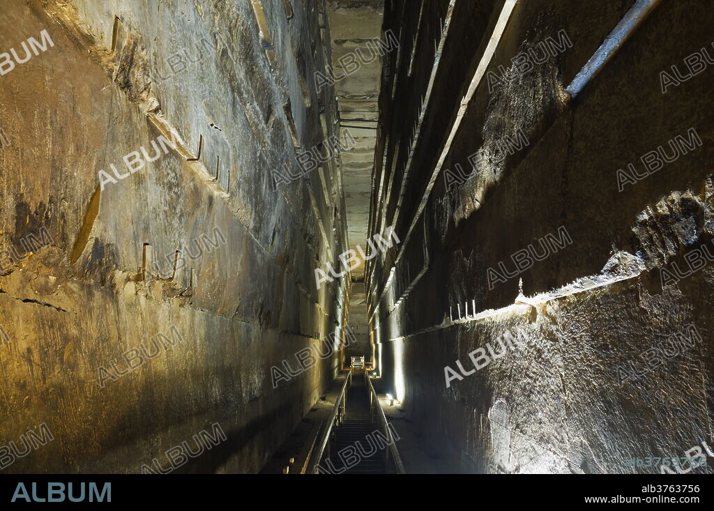 The Grand Gallery inside the Great Pyramid of Khufu (Cheops), Giza, UNESCO World Heritage Site, Egypt, North Africa, Africa.