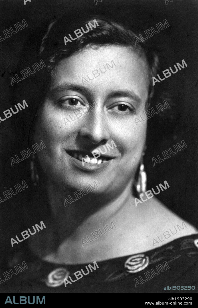 Concepción Badía de Agustí, mejor conocida por su nombre artístico Conchita Badía. Soprano y pianista española.