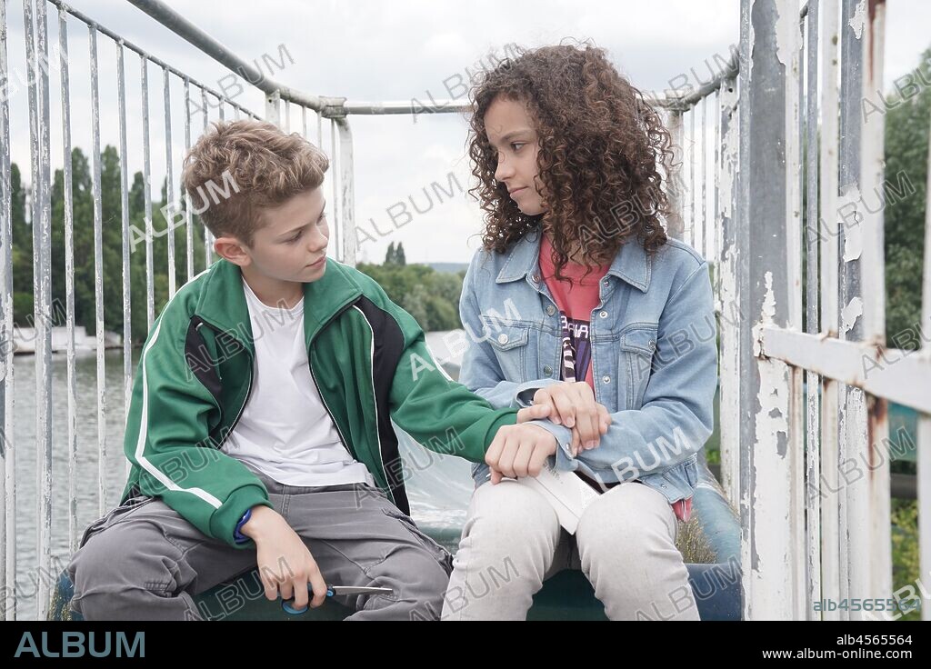 CASSIOPEE MAYANCE et MALEAUME PAQUIN dans FOURMI, 2019, réalisé par JULIEN RAPPENEAU. Copyright THE FILM.
