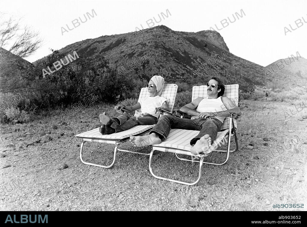 HOLLY HUNTER and NICOLAS CAGE in RAISING ARIZONA, 1987, directed by ETHAN COEN and JOEL COEN. Copyright 20TH CENTURY FOX.
