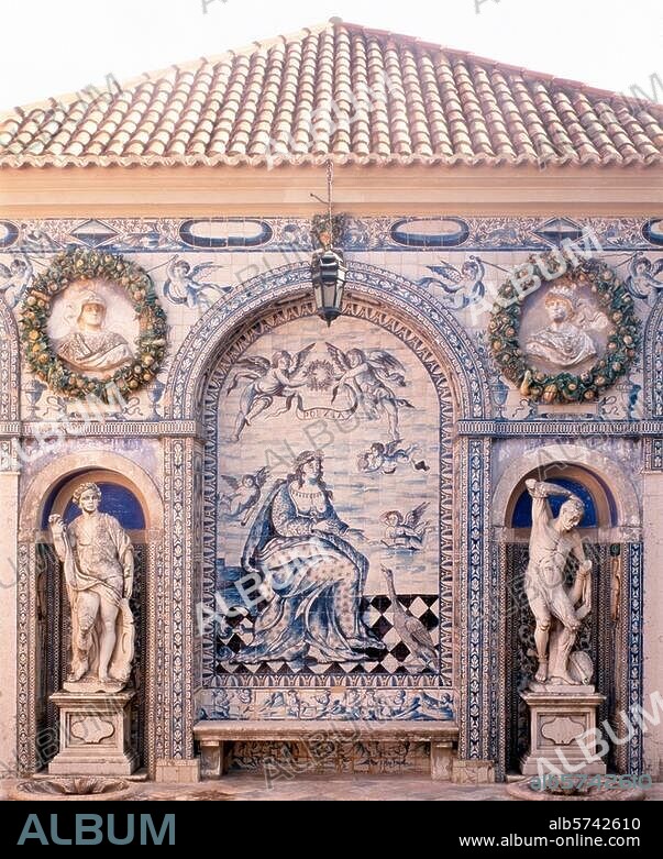 Europa, Europe; Südeuropa; Portugal; Region Lisboa e Vale de Tejo; Estremadura; Lissabon, Lisboa; Benfica; Blau; Architektur; Repräsen Aufnahmeformat: 6 × 7 cm.