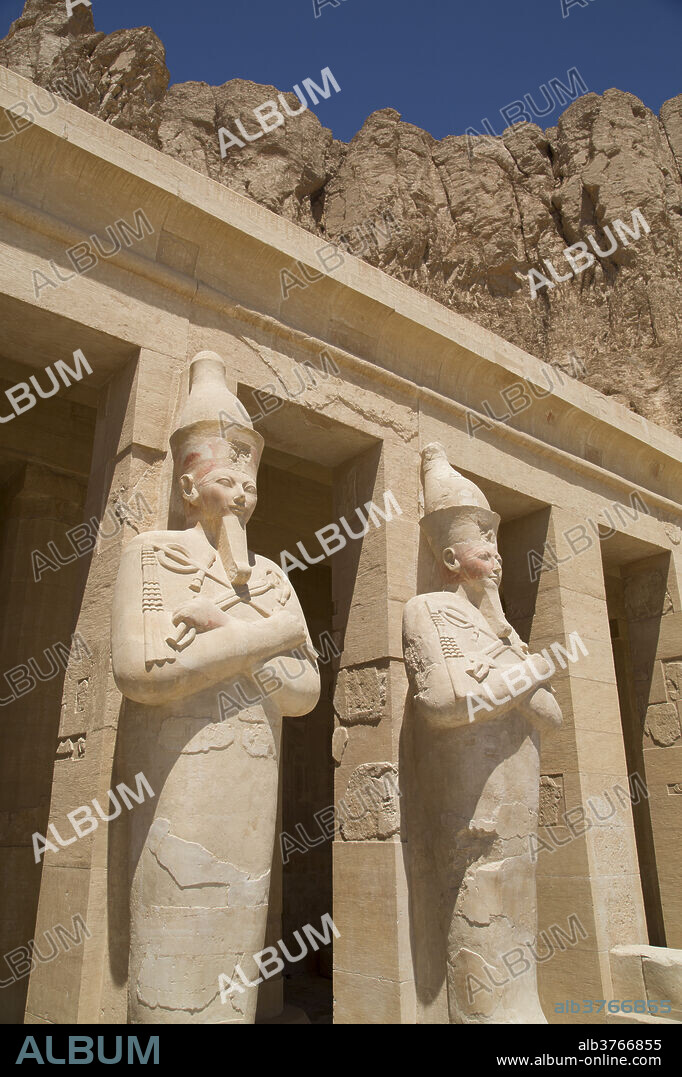 Statues of Osiris, Deir-el-Bahri (Hatshepsut's Temple), West Bank, Thebes, UNESCO World Heritage Site, Egypt, North Africa, Africa.