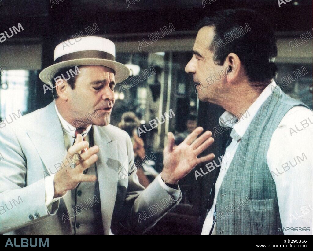 JACK LEMMON and WALTER MATTHAU in THE FRONT PAGE, 1974, directed by BILLY WILDER. Copyright UNIVERSAL PICTURES.