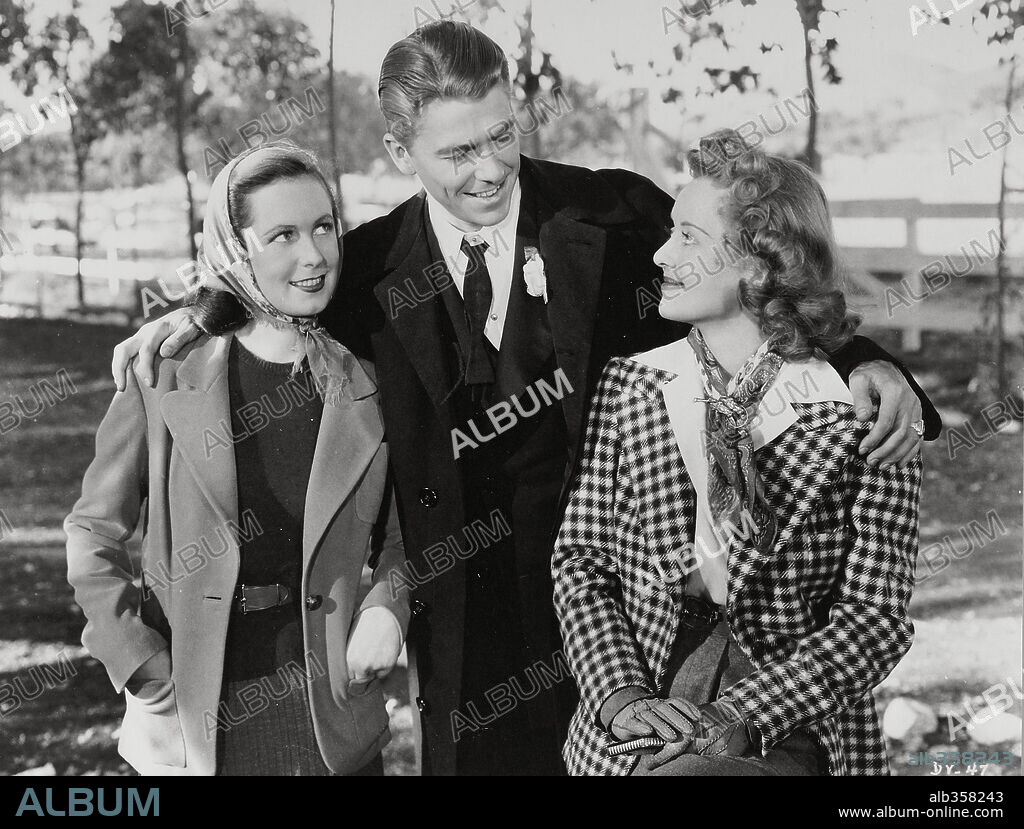 BETTE DAVIS, GERALDINE FITZGERALD and RONALD REAGAN in DARK VICTORY, 1939, directed by EDMUND GOULDING. Copyright WARNER BROTHERS.