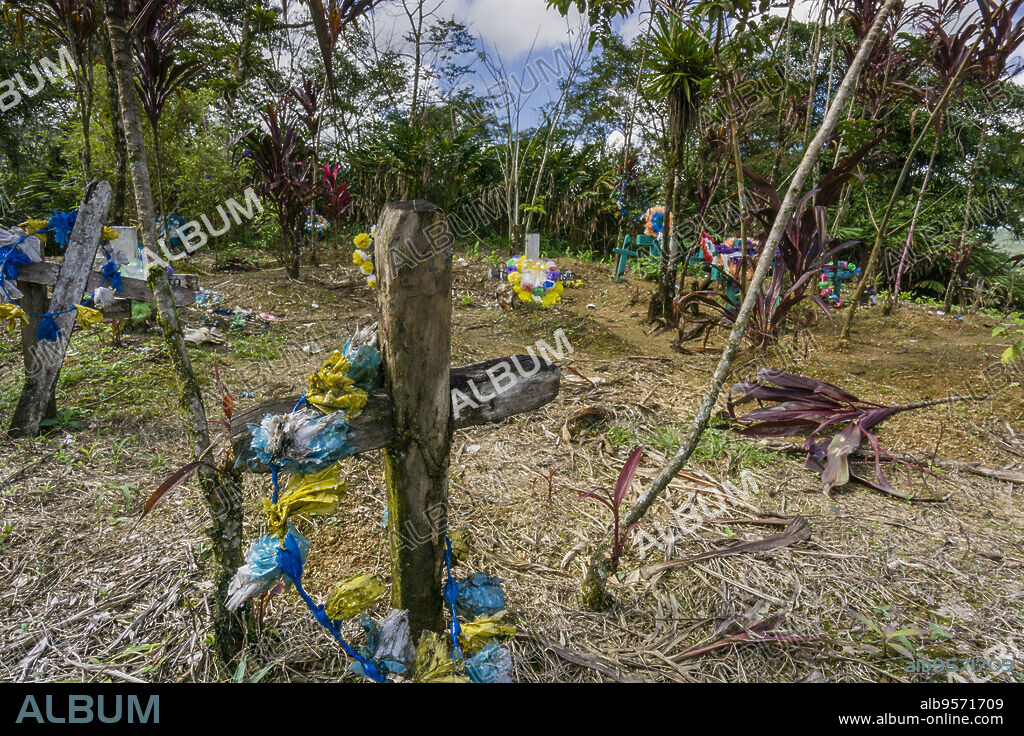 cementerio de Lancetillo, La Parroquia, zona Reyna, Quiche, Guatemala, Central America.