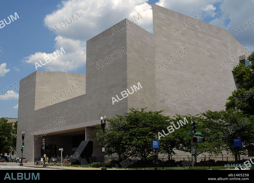 GALERIA NACIONAL DE ARTE (NATIONAL GALLERY OF ART). Vista del exterior del EDIFICIO ESTE que alberga la colección de arte moderno y contemporáneo. WASHINGTON D. C. Distrito de Columbia. Estados Unidos.