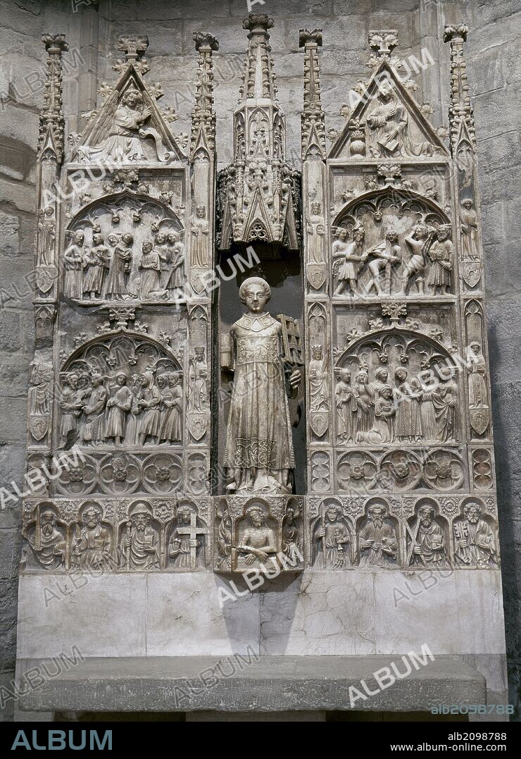 ARTE GOTICO. ESPAÑA. IGLESIA PARROQUIAL DE Santa Maria. Construida entre los años 1331 y 1587. Detalle del interior. RETABLO DE SAN LORENZO (siglo XIV) realizado por el escultor Jordi de Déu en alabastro, entre 1836-1387. SANTA COLOMA DE QUERALT. Comarca de la Conca de Barberà. Provincia de Tarragona. Cataluña.