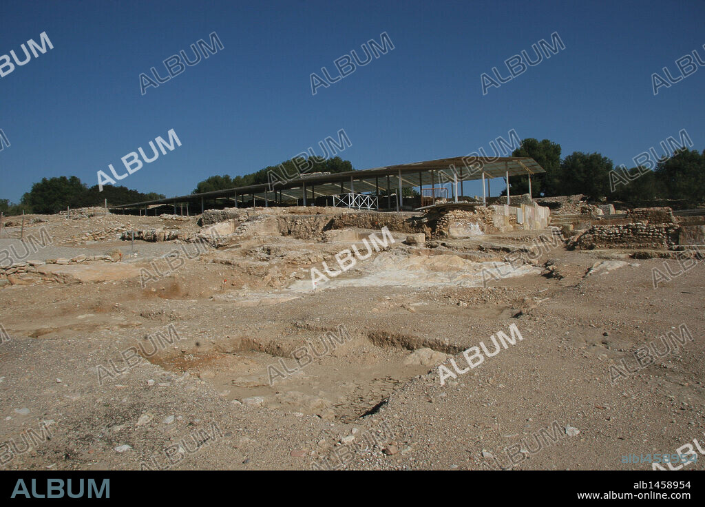 ARTE ROMANO. ESPAÑA. LA VILLA ROMANA DE "ELS MUNTS". Villa romana ya en funcionamiento durante la primera mitad del siglo I. Residió en ella el gobernador Cayo Valerio Avieto a mediados del siglo II. La Villa fué destruida en el s. III. Disponía de sector residencial, productivo y la de extensos campos cultivo. Provincia de Tarragona. Cataluña.
