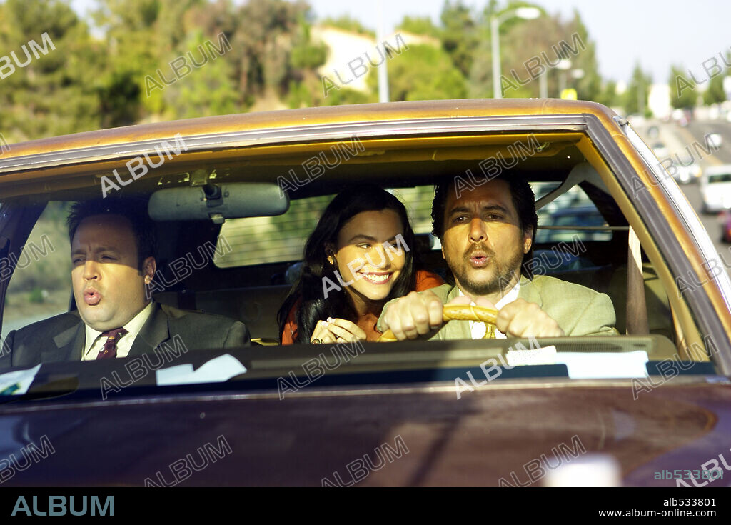 KEVIN JAMES, RAY ROMANO and SOFIA VERGARA in GRILLED, 2006, directed by JASON ENSLER. Copyright NEW LINE CINEMA / BATZDORFF, RON.