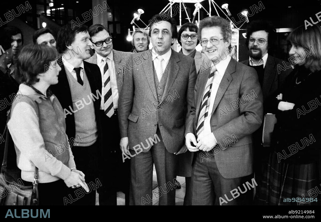 The visit of the Chairman of the FDJ of the GDR, Egon Krenz, to Bonn on 21 March 1980. Karsten Voigt, Egon Krenz, Gerhard Schroeder, N.N. Front from right, Germany, Europe.