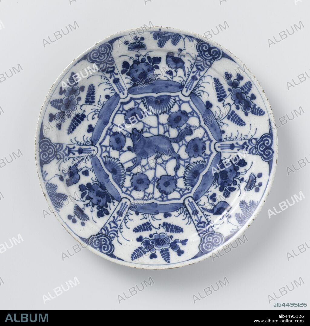 Plate of blue and white Delftware decorated with plants and birds and a growling wolf or fox in the middle, Round plate of blue painted faience, with a hexagonal medallion on which a wolf or fox. The border is divided into six compartments that include plants and birds. The board is marked at the rear with the number 3, De Drie Posteleyne Astonne (mentioned on object), Delft, c. 1700 - c. 1735 and/or 1759, earthenware, tin glaze, d 22.7 cm × d 22.75 cm.