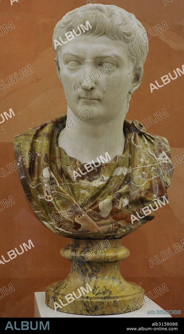 Busto de Tiberio (42 a. C. -37 d. C). Emperador romano de 14-37. Dinastía Julio-Claudia. Miembro del gens Cladia. Escultura del primer cuarto del siglo I d. C. Mármol. Museo del Hermitage (The State Hermitage Museum). San Petersburgo. Rusia.