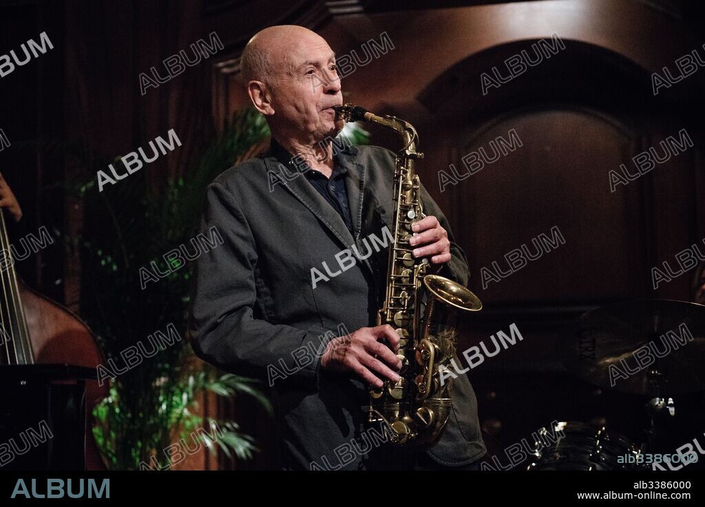 ALAN ARKIN en UN GOLPE CON ESTILO, 2017 (GOING IN STYLE), dirigida por ZACH BRAFF. Copyright MGM/NEW LINE CINEMA/VILLAGE ROADSHOW PIC/WARNER BROS.