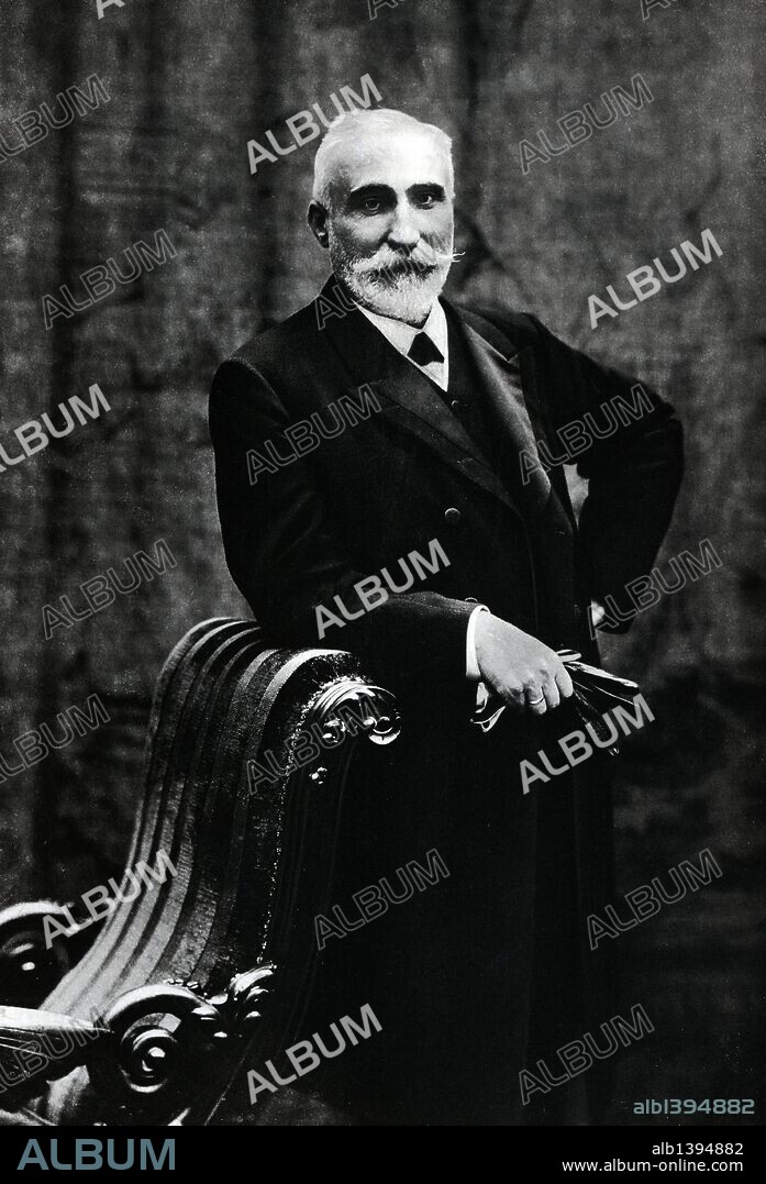 Maura y Montaner, Antonio (Palma de Mallorca, 1853-Torrelodones, 1925). Jurista y político. Estadista español, cinco veces Presidente del Gobierno. Padre de Gabriel y Miguel Maura. Inició su carrera política dentro del liberalismo e identificado con el regeneracionismo.