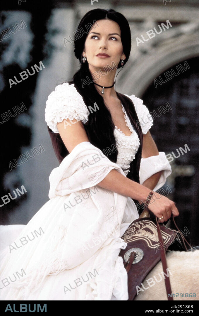 CATHERINE ZETA-JONES en LA MÁSCARA DEL ZORRO, 1998 (THE MASK OF ZORRO), dirigida por MARTIN CAMPBELL. Copyright AMBLIN ENTERTAINMENT / TORRES, RICO.