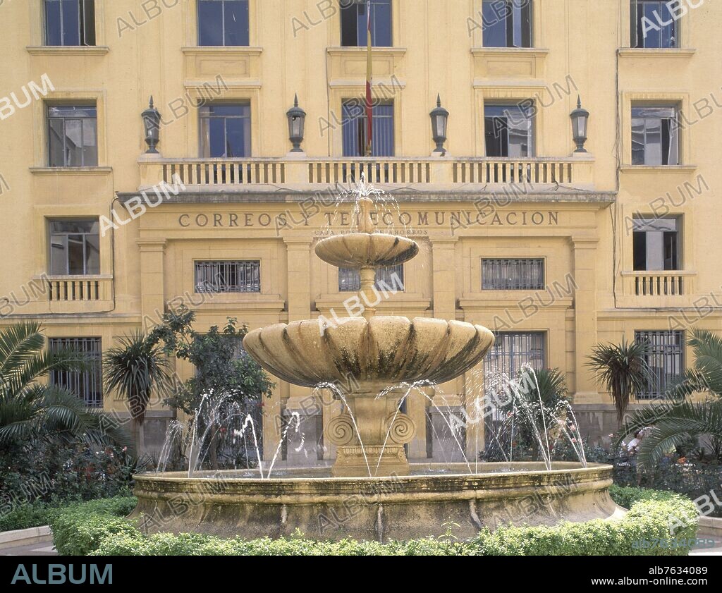 PLAZA DE ESPAÑA-FUENTE-DETRAS EDIFICIO CORREOS Y TELEGRAFOS.