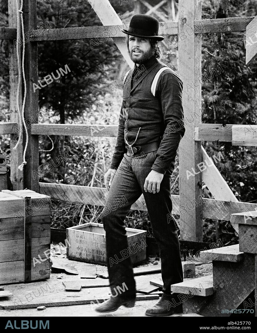 WARREN BEATTY in MCCABE & MRS. MILLER, 1971, directed by ROBERT ALTMAN. Copyright WARNER BROTHERS.