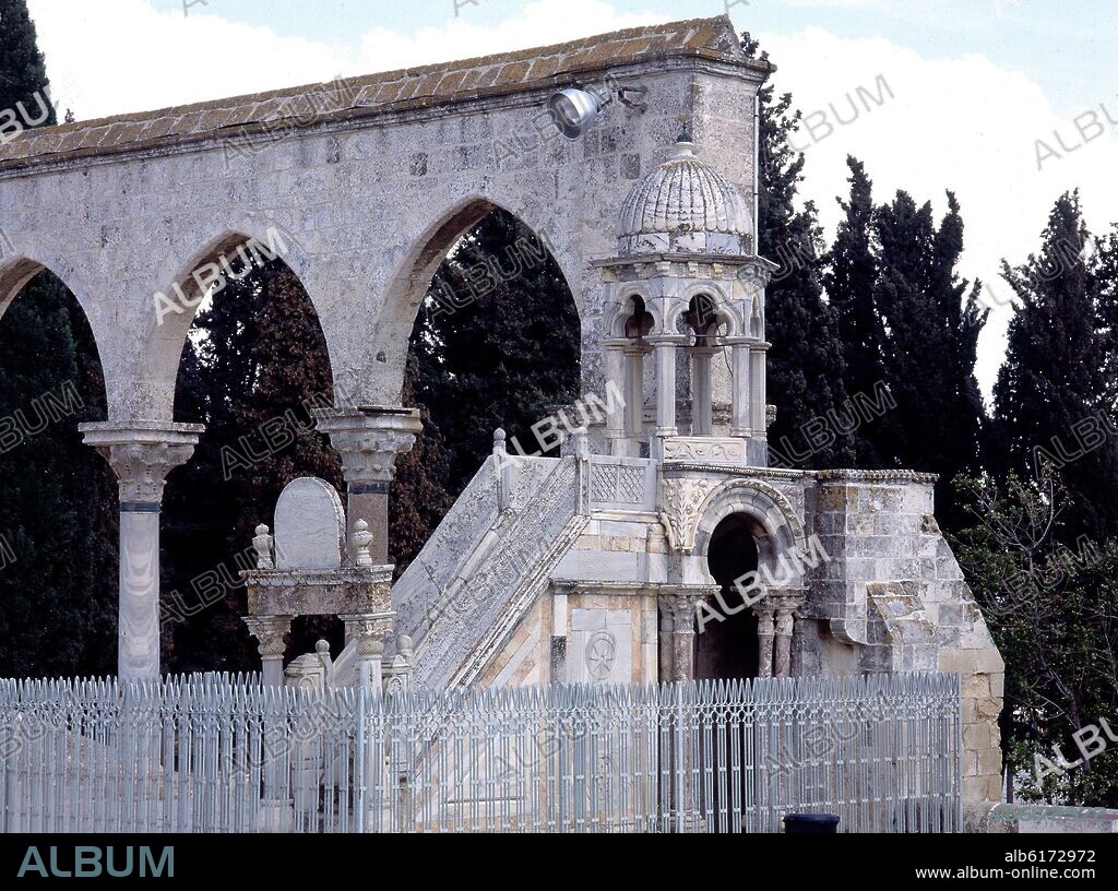 MINBAR:PULPITO DEL SERMON,CERCANO A LA MEZQUITA AL AKSA,CONSTRUIDO EN 1456.