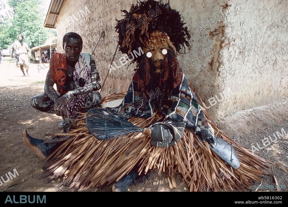 Ethnology / Africa: Ivory Coast. Mask festival of Guéré in Béoua, Man Region: Mask of a warrior or knocking spirit responsible for keeping order; he uses the lance, his staff or a whip to scare the women and children. Photo, 1993. From series: Côte d'Ivoire:. Les Mystères de la Fête des Masques.