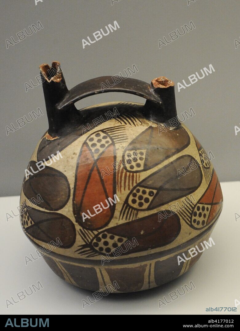 Vasija ceremonial. Muestra motivos naturalistas en forma de mazorcas de maíz 8 (Zea Mays). Cultura Nazca. Horizonte Intermedio Temprano (1-600 d. C.). Perú. Cerámica. Museo de América. Madrid, España.