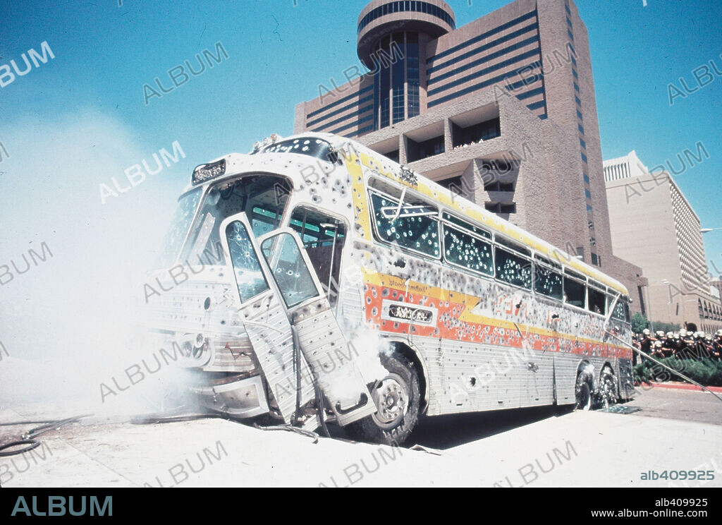 RUTA SUICIDA, 1977 (THE GAUNTLET), dirigida por CLINT EASTWOOD. Copyright WARNER BROTHERS.