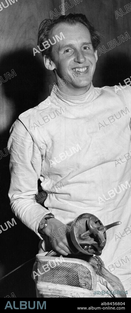 ARKIV 19521125.. Berndt-Otto Rehbinder, fäktare, medlem i det svenska värjlag som 1952 förlorade en avgörande match om OS-guldet mot Italien.. Rehbinder tog VM-silver i lag 1954, brons 1950, 1951 och 1961. Foto: Pressens Bild / TT / Kod: 194.