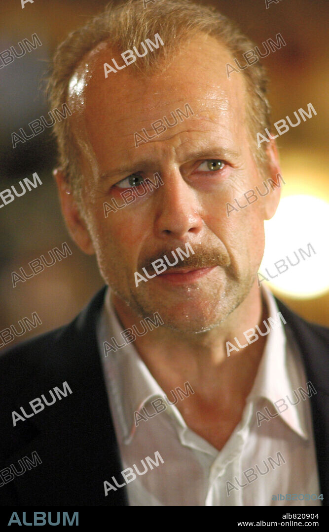 BRUCE WILLIS dans 16 BLOCKS, 2006, réalisé par RICHARD DONNER. Copyright WARNER BROS. / GERLITZ, AVA.