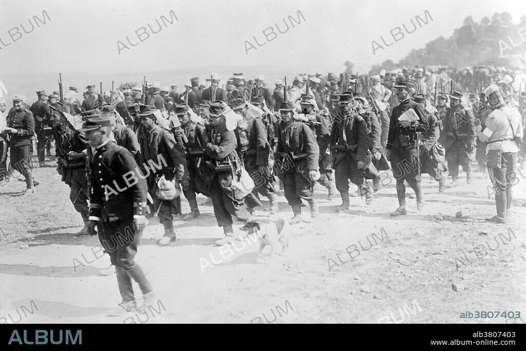 French soldiers at the beginning of World War I. In January 1914, the French Army had 47 divisions, composed of 777,000 French soldiers and 47,000 colonial troops. Another 2.9 million men were mobilized in the summer of 1914, and heavy losses on the Western Front forced France to conscript men up to the age of 45. At the end of the war the French had called up 8,317,000 men, including 475,000 colonial troops, and suffered over 4.2 million casualties, with 1.3 million dead. Bain News Service circa 1914/15.