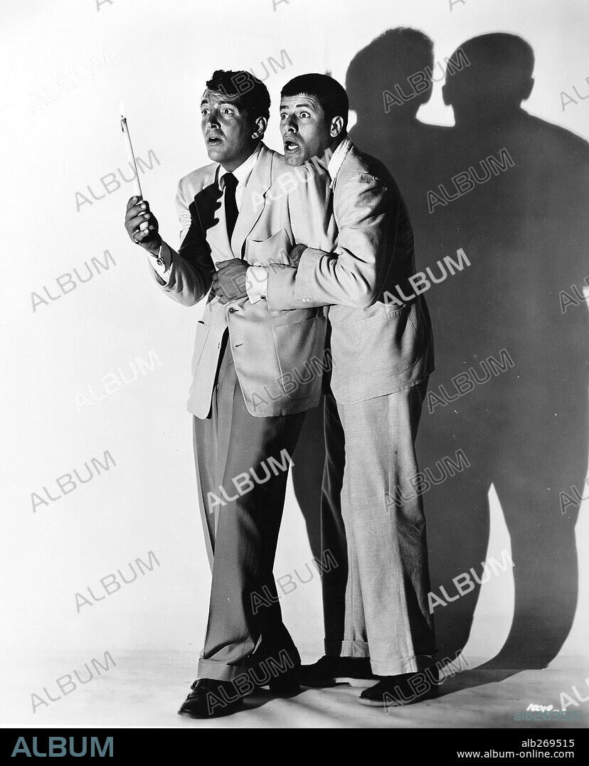 DEAN MARTIN and JERRY LEWIS in SCARED STIFF, 1953, directed by GEORGE MARSHALL. Copyright PARAMOUNT PICTURES.
