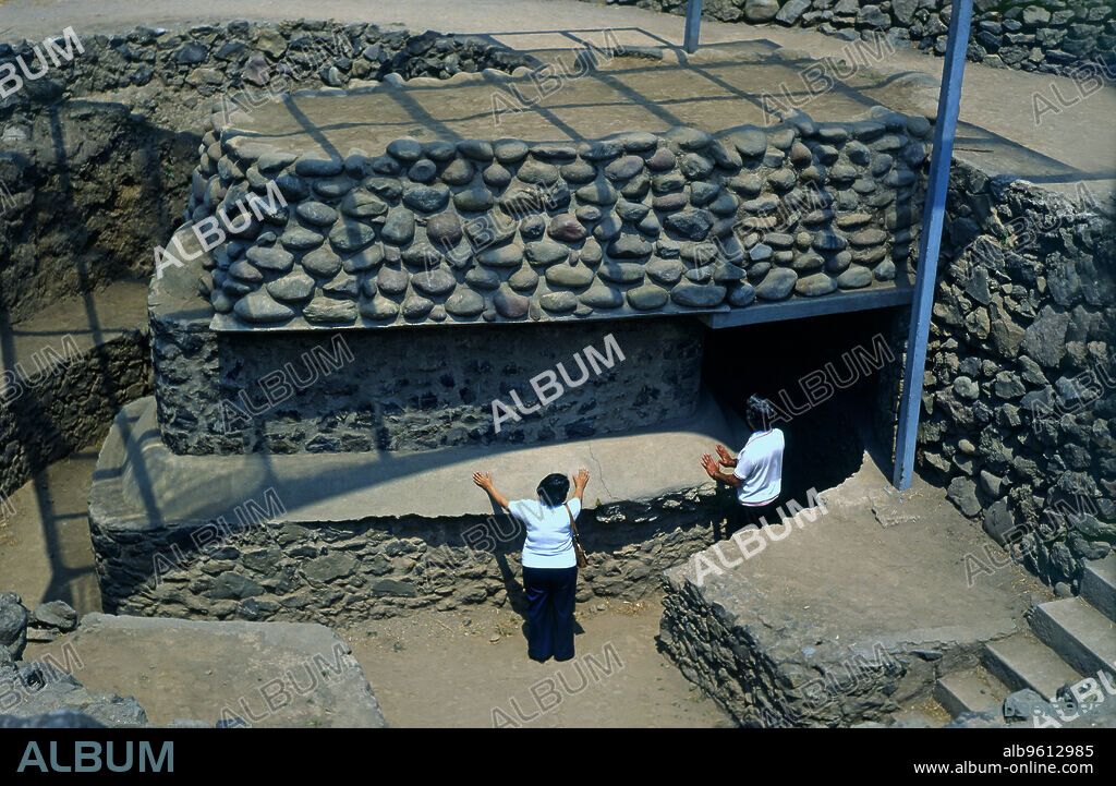Cuicuilco circular pyramids built 600 years AD, then, about the year 400 AD were buried by the eruption of Xitle volcano. It is an important ceremonial center, on a platform near the pyramid some altars were built.