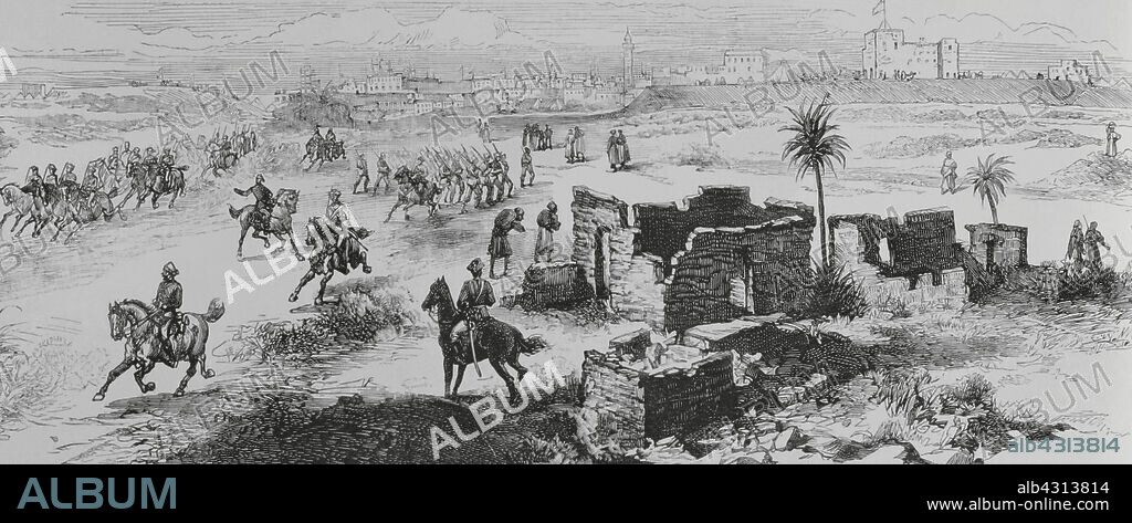 Guerra mahdista (1881-1899). Enfrentó a los seguidores del líder religioso sudanés Muhammad Ahmad bin Abd Allah, autoproclamado el Mahdi, contra tropas del Jedivato de Egipto, a las que más tarde se unieron las británicas. Sudán, Suakin. Tropas egipcias practicando un reconocimiento por el lado de tierra de Suakin. En ese momento era el principal puerto de Sudán en el Mar Rojo, el cual estaba amenazado por el caudillo sudanés Osman Digna (1836-1926). En Suakin se encontraba el cuartel general de las tropas anglo-egipcias que luchaban contra el Mahdi. Grabado. La Ilustración Española y Americana, 29 de febrero de 1884.
