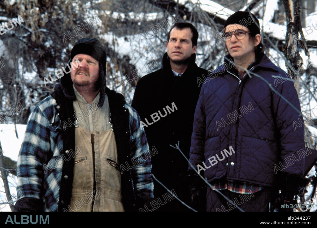 BILL PAXTON, BILLY BOB THORNTON and BRENT BRISCOE in A SIMPLE PLAN, 1998, directed by SAM RAIMI.