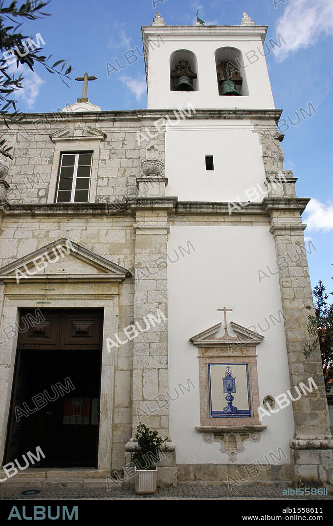 Portugal. Santarem. Iglesia de Santo Estevao ou do Santíssimo Milagre (Iglesia de San Esteban o del Santísimo Milagro). Detalle arquitectónico de la fachada.