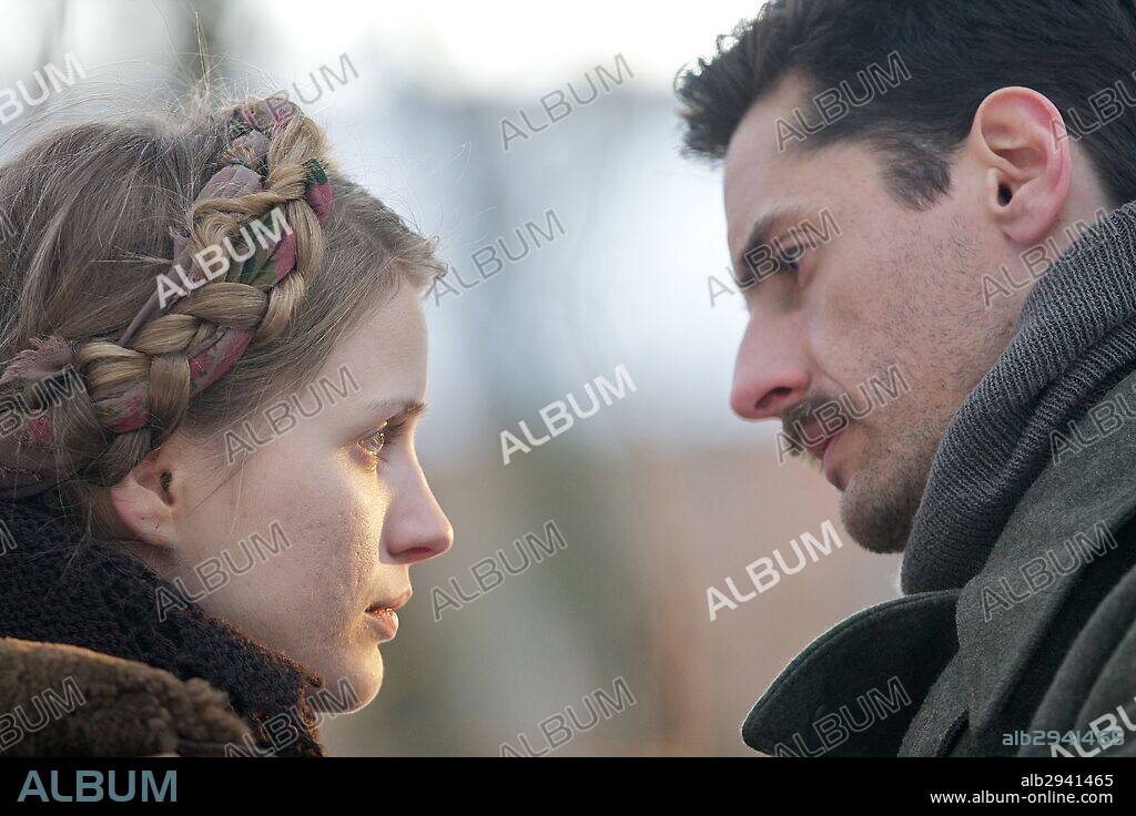 GABRIELE MALINAUSKAITE y JUAN DIEGO BOTTO en SILENCIO EN LA NIEVE, 2011, dirigida por GERARDO HERRERO. Copyright CASTAFIORE FILMS.