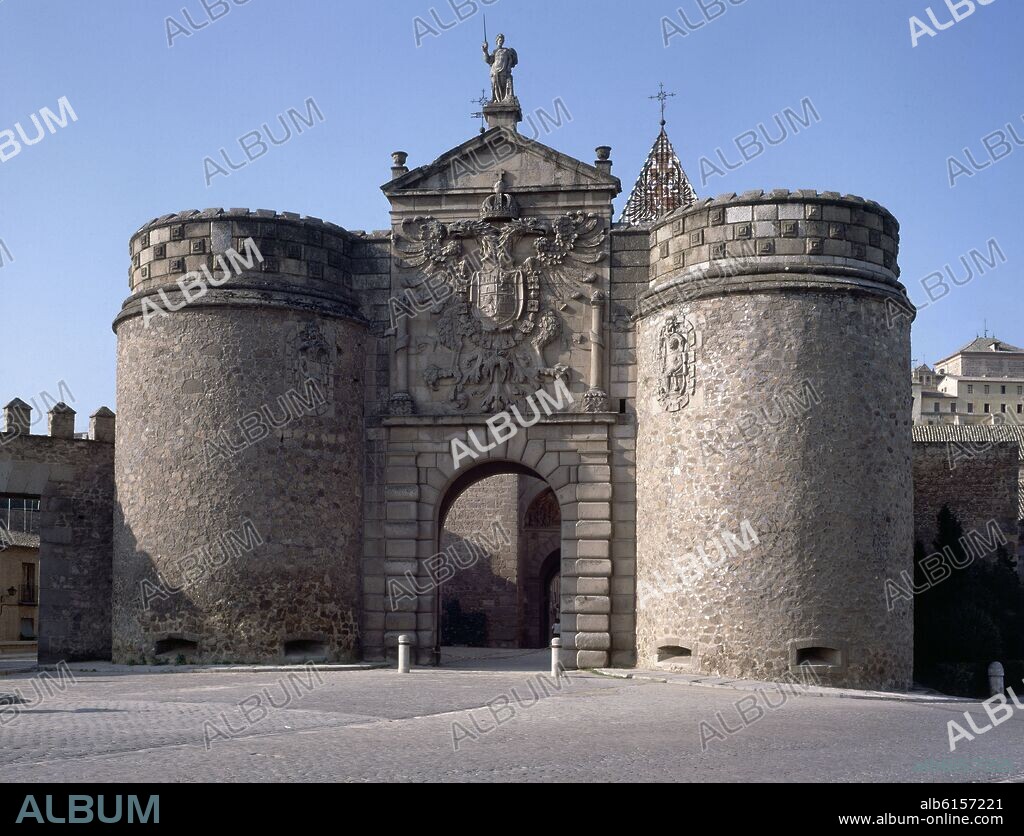 ALONSO COVARRUBIAS. PUERTA NUEVA DE BISAGRA DE ORIGEN MUSULMAN RECONSTRUIDA POR ALONSO DE COVARRUBIAS EN EL SIGLO XVI - FOTO AÑOS 80.